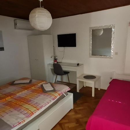 Sobe Zimmer Rooms Nika Tusilovic Eksteriør billede