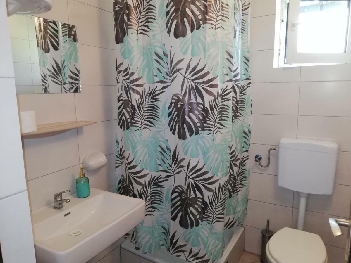 Sobe Zimmer Rooms Nika Tusilovic Eksteriør billede