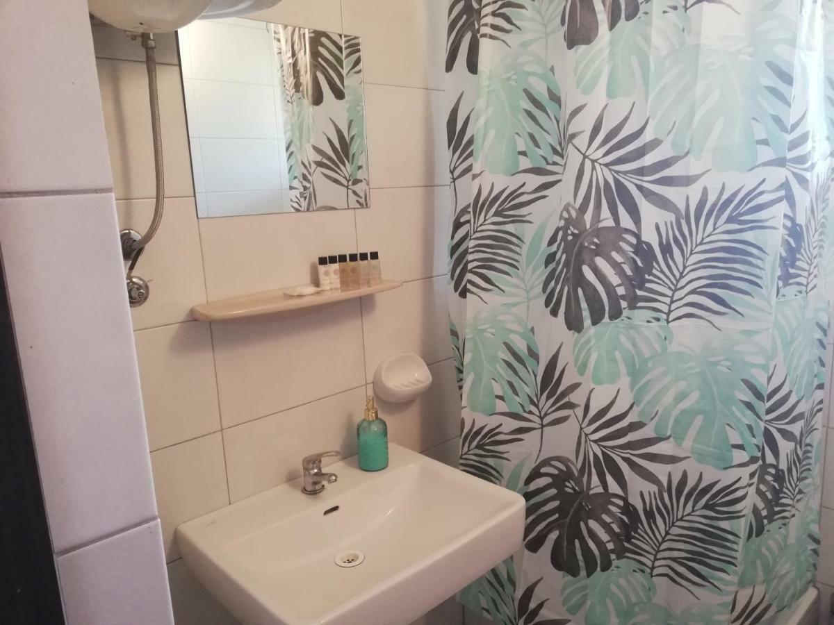 Sobe Zimmer Rooms Nika Tusilovic Eksteriør billede
