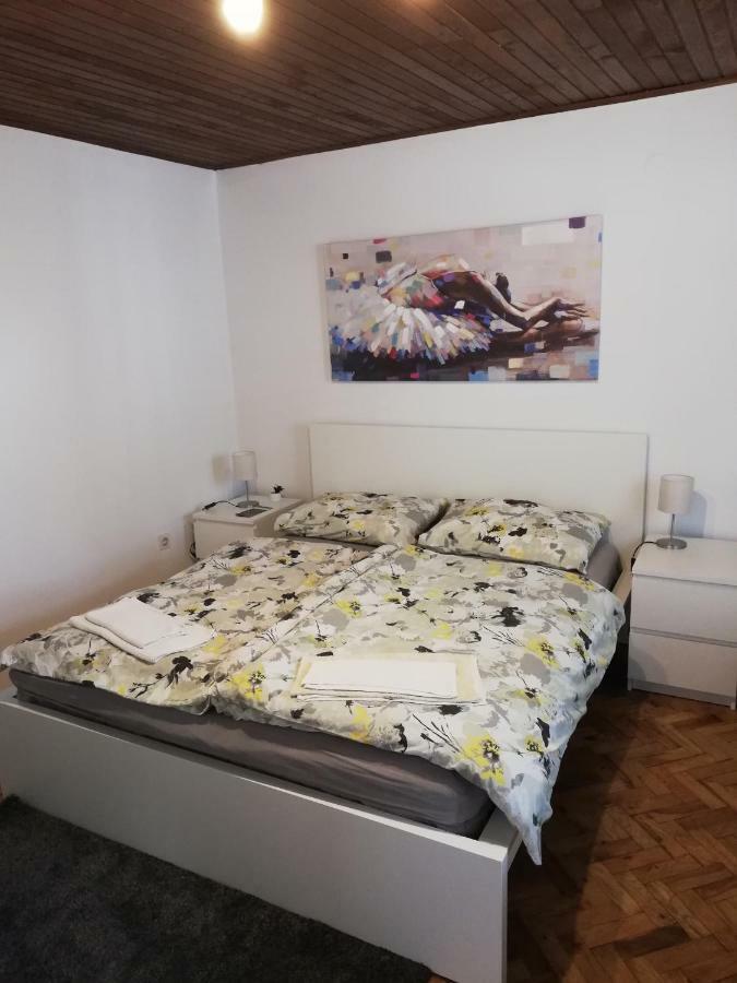 Sobe Zimmer Rooms Nika Tusilovic Eksteriør billede