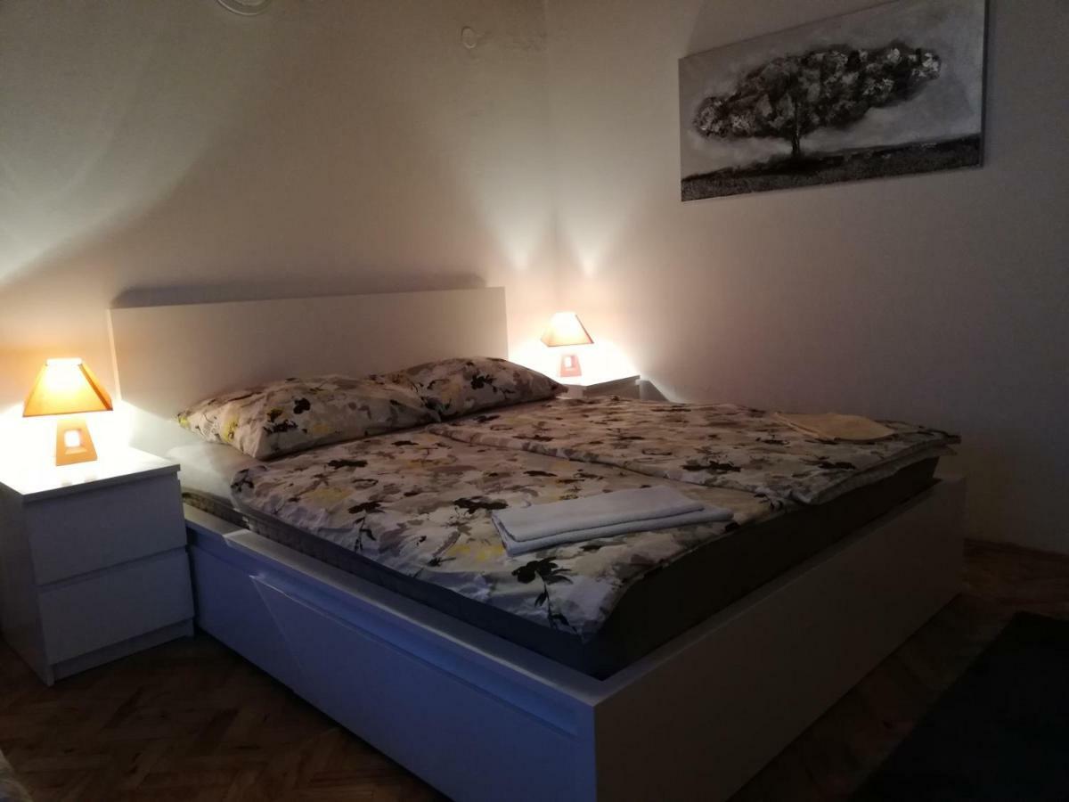 Sobe Zimmer Rooms Nika Tusilovic Eksteriør billede